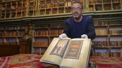 La USC custodia el libro m�s antiguo de Santiago en una c�mara acorazada