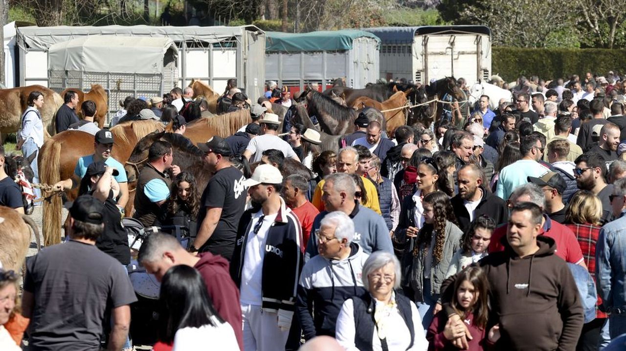 La tradición manda en el Domingo de Pascua de Padrón