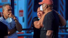 Familiares del joven que falleci� en la playa de San Lorenzo de Gij�n
