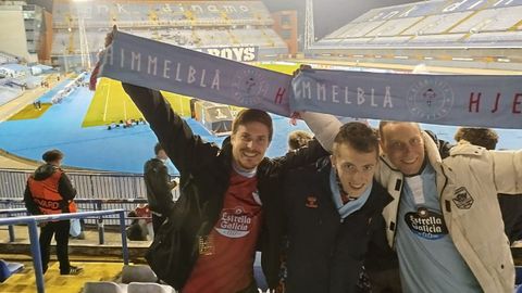 Jos Paredes y sus hijos, Iaki y ngel, en el estadio Maksimir de Zagreb.