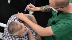 La campa�a de vacunaci�n contra el covid contin�a en Expocoru�a