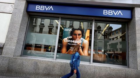 Competencia lleva la OPA de BBVA sobre Sabadell a fase 2 y complica el calendario de operaci�n