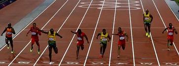 Espectacular estampa de la recta del estadio ol�mpico con los velocistas entrando en meta liderados por el gran Usain Bolt. <span lang= es-es >reuters</span>
