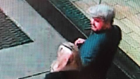 Imagen de la cámara de seguridad que la policía de Nueva York ha difundido para dar con la pareja