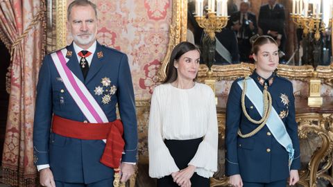 Los reyes Felipe VI y Letizia y la princesa Leonor, durante la recepci�n de la Pascua Militar