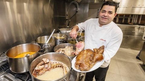 Mes�n O Cruce, en Vilatuxe (Lal�n)