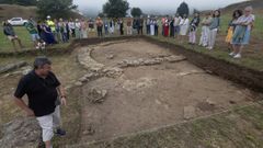 El arque�logo Tito Concheiro, en imagen de archivo, durante una visita guiada al yacimiento