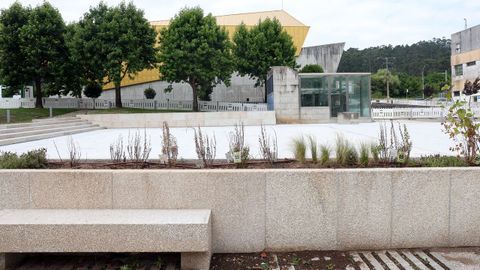Las certificaciones de obras importantes (en la imagen, la remodelada plaza del Centenario de Ribeira) suelen afectar al perodo medio de pago.