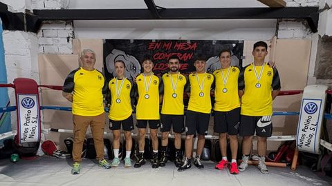 Los medallistas del Club de Lucha Noia.