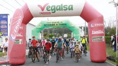 Los participantes, momentos antes de la salida