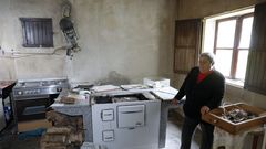 Compra una casa para restaurar en Matodoso y le roban hasta los lavabos