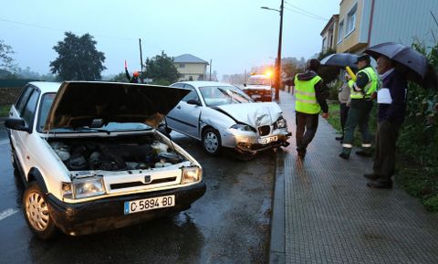 En Arda�a hubo un accidente entre dos turismos, con un balance de dos heridos leves. 
