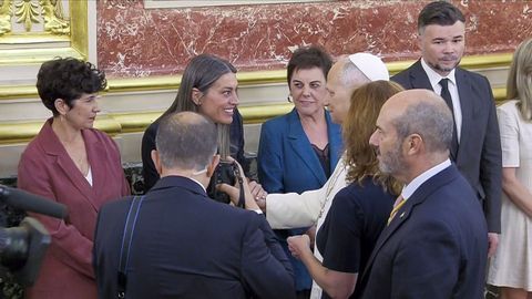 Momento en el que la portavoz de Junts en el Congreso, Miriam Nogueras, se ha dirigido al papa.