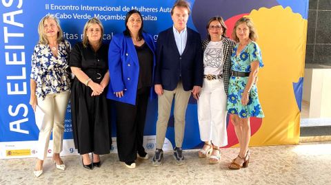 Noelia Freijeiro, tercera por la izquierda
