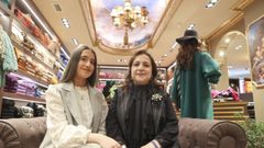 Nuria Espasand�n hija y Nuria Espasand�n madre, en su sal�n de modas de la carretera de Castilla