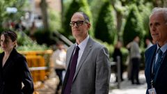 Manuel Morocho, inspector jefe de la Unidad de Delincuencia Econ�mica (en el centro de la imagen), a su salida este mi�rcoles de la Audiencia Nacional