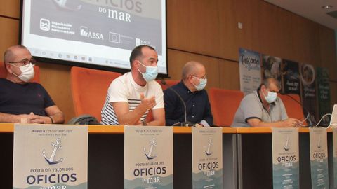 De izquierda a derecha, Ral Canoura (patrn de Gran Sol), Diego Gonzlez (patrn de arrastre de litoral), Carlos Eijo (patrn de palangre de superficie) y Jos Ramn Lpez (patrn de arrastre de litoral)