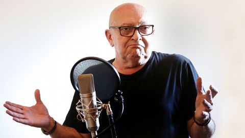 Ant�n Cancelas en su estudio de Vigo