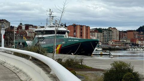El��Duque de Ahumada� de la Guardia Civil, de escala en Avil�s