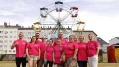 Integrantes de la comisi�n de fiestas con los preparativos.