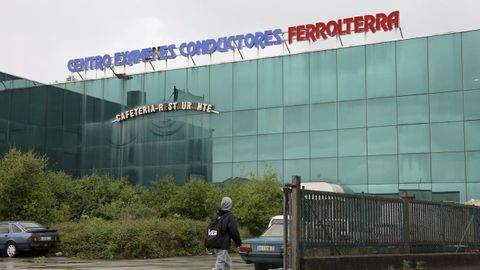 Edificio de la asociacin de autoescuelas de Ferrolterra en el que se celebran exmenes de conducir.