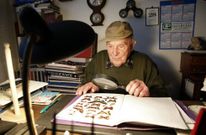 Juan Mosquera, en una imagen del 2014, sigue revisando el clima a diario en Montaos. 