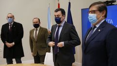 Los tres rectores y el conselleiro responsable de universidades reunidos este martes en Santiago