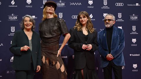 Los presentadores de la gala Petra Mart�nez (i), Antonio Dur�n Morris, Samantha Hudson (2i) y Elisabet Casanovas