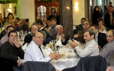 La comida cont� con una nutrida participaci�n de empresarios de toda la comarca de Deza. 