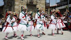D�a das Letras de Ourense.Os danzantes de Vilanova son un dos atractivos de Raigame