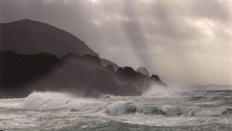 Fuerte oleaje en Meir�s.