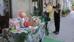 Los comercios lucenses se preparan para sacar sus productos a la calle.