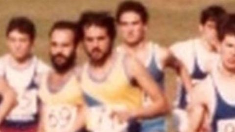 Rafa Pardo, en el centro de la imagen, con la camiseta del Club Concepci�n Arenal, durante la disputa de un trofeo Joaqu�n Romero de Campo a Trav�s