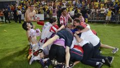 Jugadores del Lugo, celebrando el ascenso en el 2012, tras superar al C�diz en el Ram�n de Carranza en los penaltis