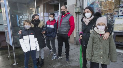 Ilusionante espera y recorrido de los Reyes por Carballo