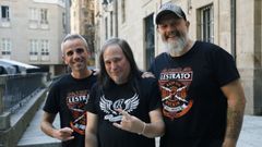Mariano Fernández, de CanedoRock (en el centro), entre Miguel Ángel González y Diego González, de Lestrato Rock.