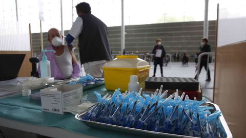 Vacunaci�n en el recinto ferial de Pontevedra