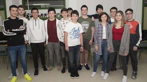 Alumnos del instituto Agra de Ra�ces de Cee (A Coru�a) que participan en la liga IESports