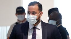 Alexandre Benalla, a su llegada al juicio abierto contra �l en un tribunal de Par�s.