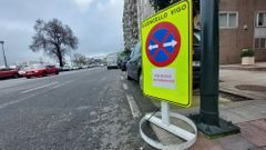 Se�alizaci�n en la zona de Areal, frente a Guixar, alertando del riesgo de inundaci�n