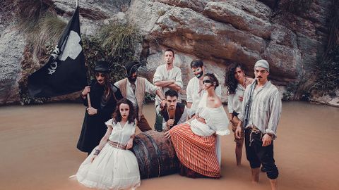 El grupo Mafalda act�a en el festival A Candeloria