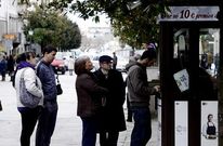 Colas en un kiosco de la Once en Monforte al da siguiente del premio gordo del Nio.