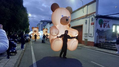 Un aspecto del desfile en la parte inicial de su recorrido
