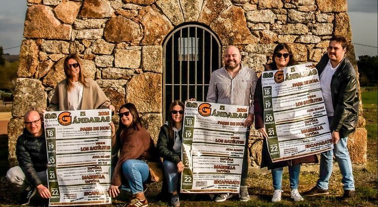 A comisi�n das G�ndaras leva m�is dunha d�cada organizando as festas no barrio, onde apostan por un programa pensado para todo tipo de gustos e idades.