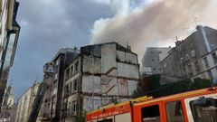 Las im�genes del incendio de la calle Cidade de Viveiro en Lugo