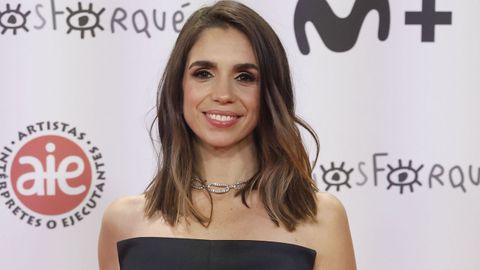 La actriz  Elena Furiase opt� por el negro, con un vestido raso de Baro Lucas con escote rectangular y cintura ce�ida