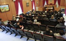 Cerca de medio centenar de vecinos acudieron a la asamblea informativa. 