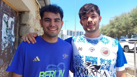 Antonio y Jos�, amigos sevillanos, junto al albergue de Pontedeume
