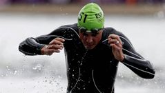 G�mez Noya, saliendo del agua