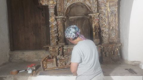 La restauracin del retablo de la iglesia de A Seara empez el pasado da 19